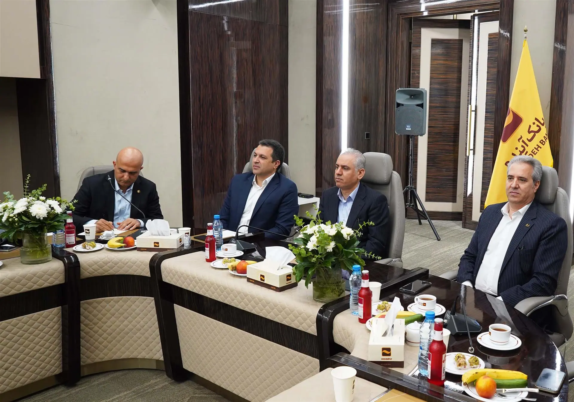 بانک آینده 