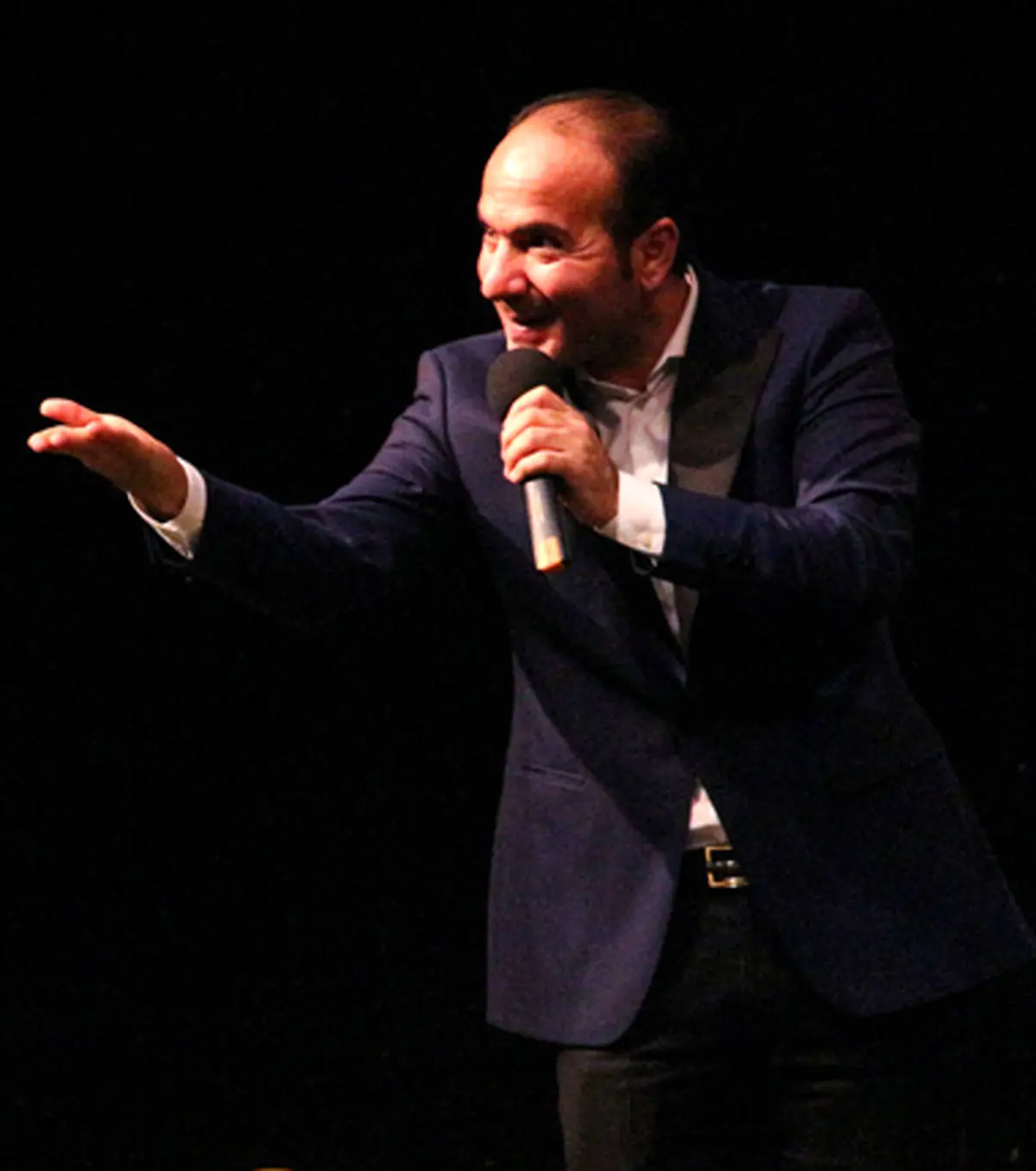 کلیپ خنده دار از حسن ریوندی | تفاوت فرهنگ ایران و خارج + فیلم 