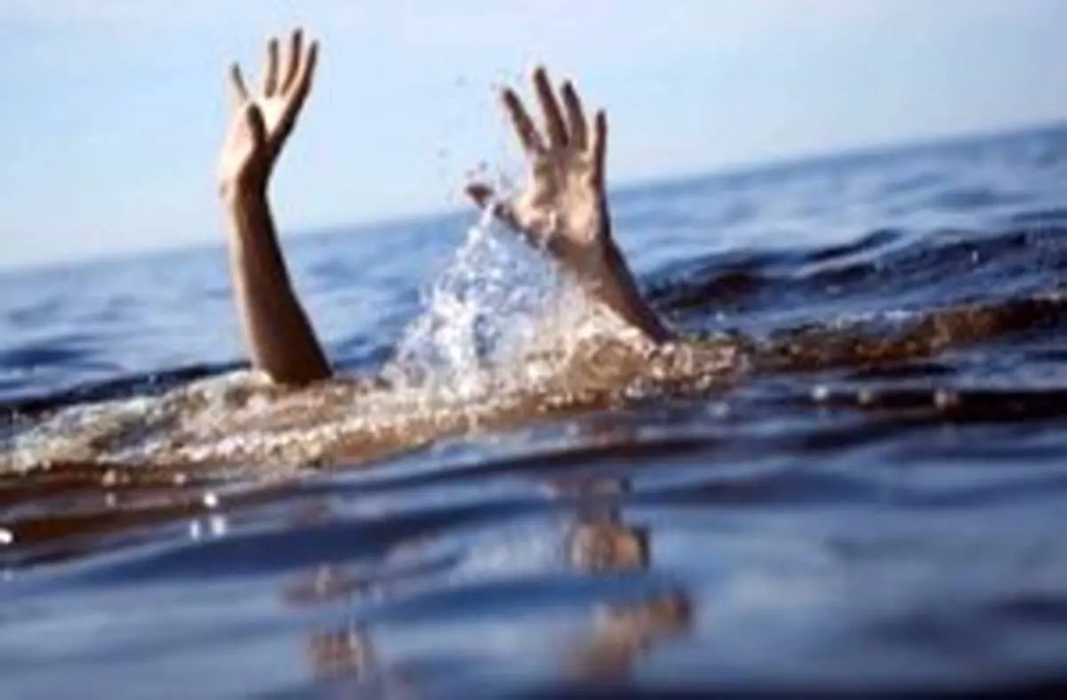 نجات سه جوان از خطر غرق شدن در آب های سواحل کیش
