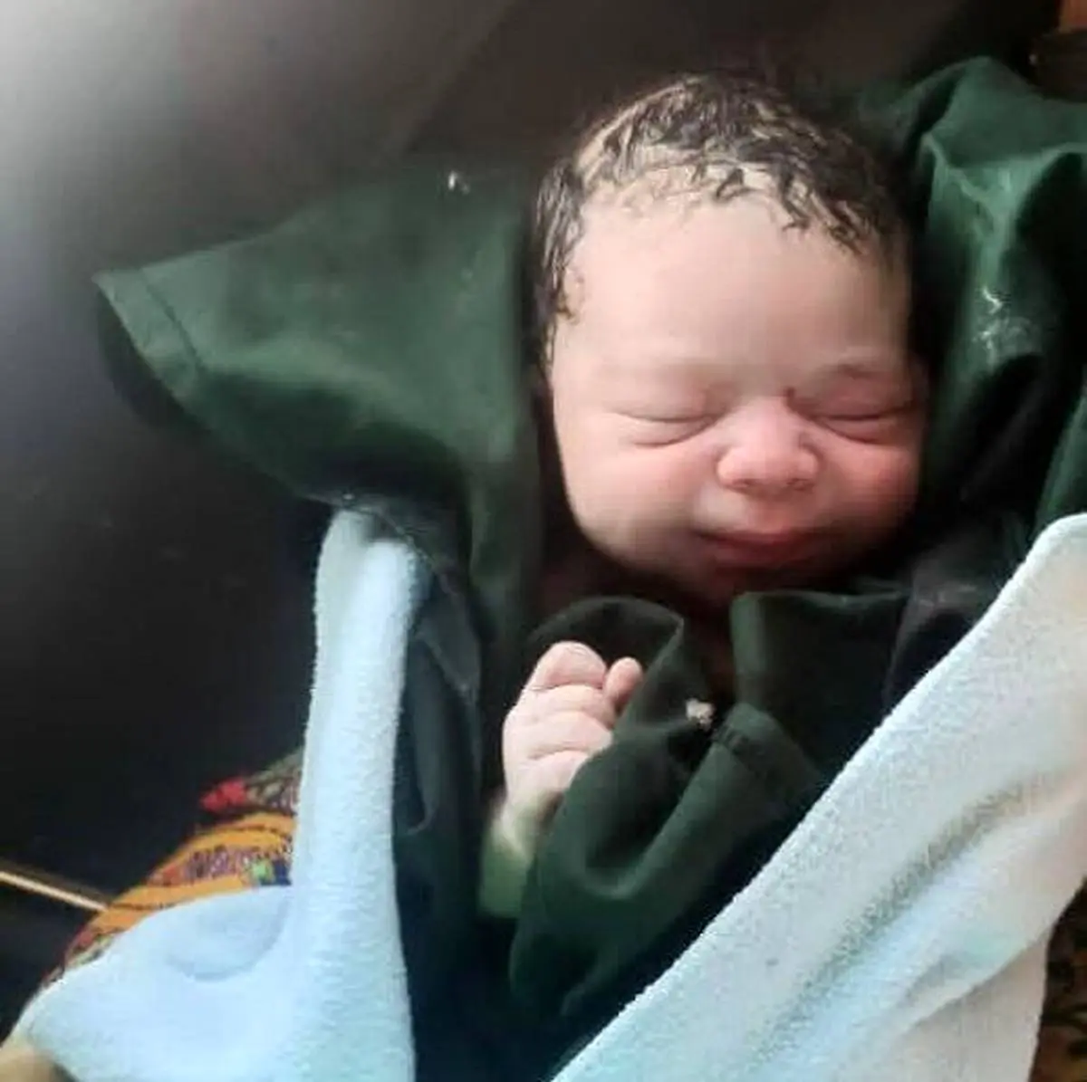 اولین عکس از نوزادی که در سطل آشغال بود | بغض و گریه زاری مادر نوزاد 2 روزه در نازی آباد 
