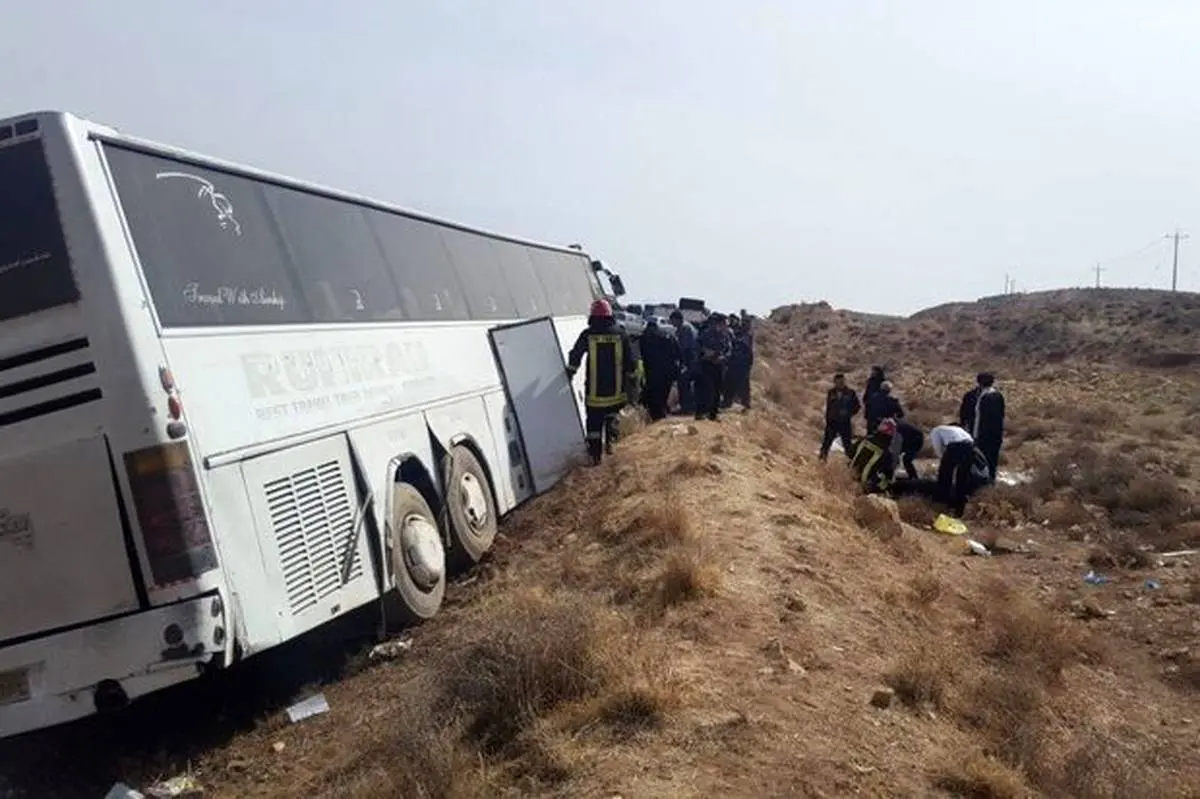انحراف اتوبوس در محور اصفهان به شهرکرد ۹ مصدوم برجای گذاشت