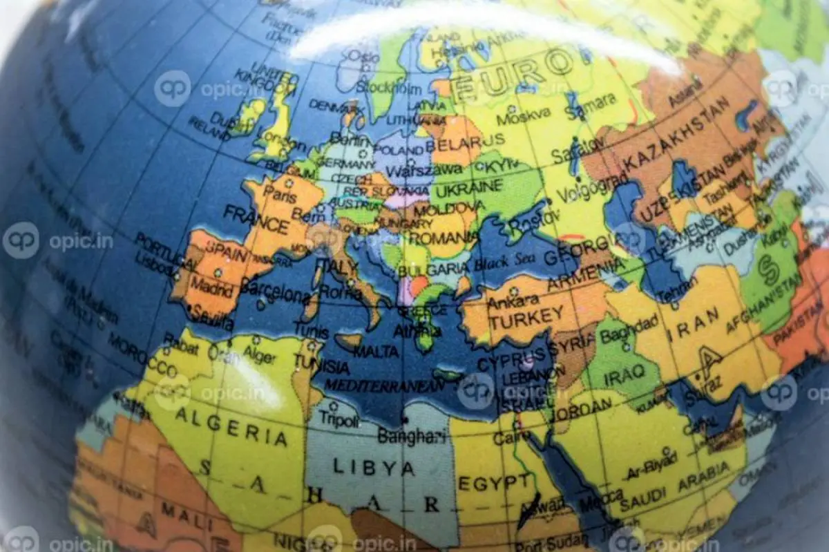 ضعفهای داخلی، فرصتهای خارجی و اهمیت ابعاد فرهنگی در بازیابی نقش جهانی