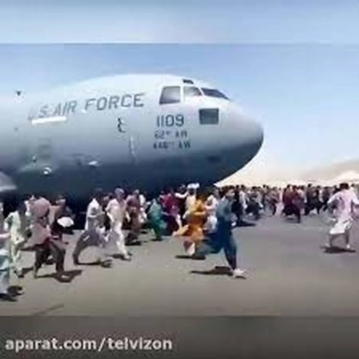 اولین فیلم از سقوط افغان ها از هواپیمای آمریکایی + فیلم سقوط افغان ها