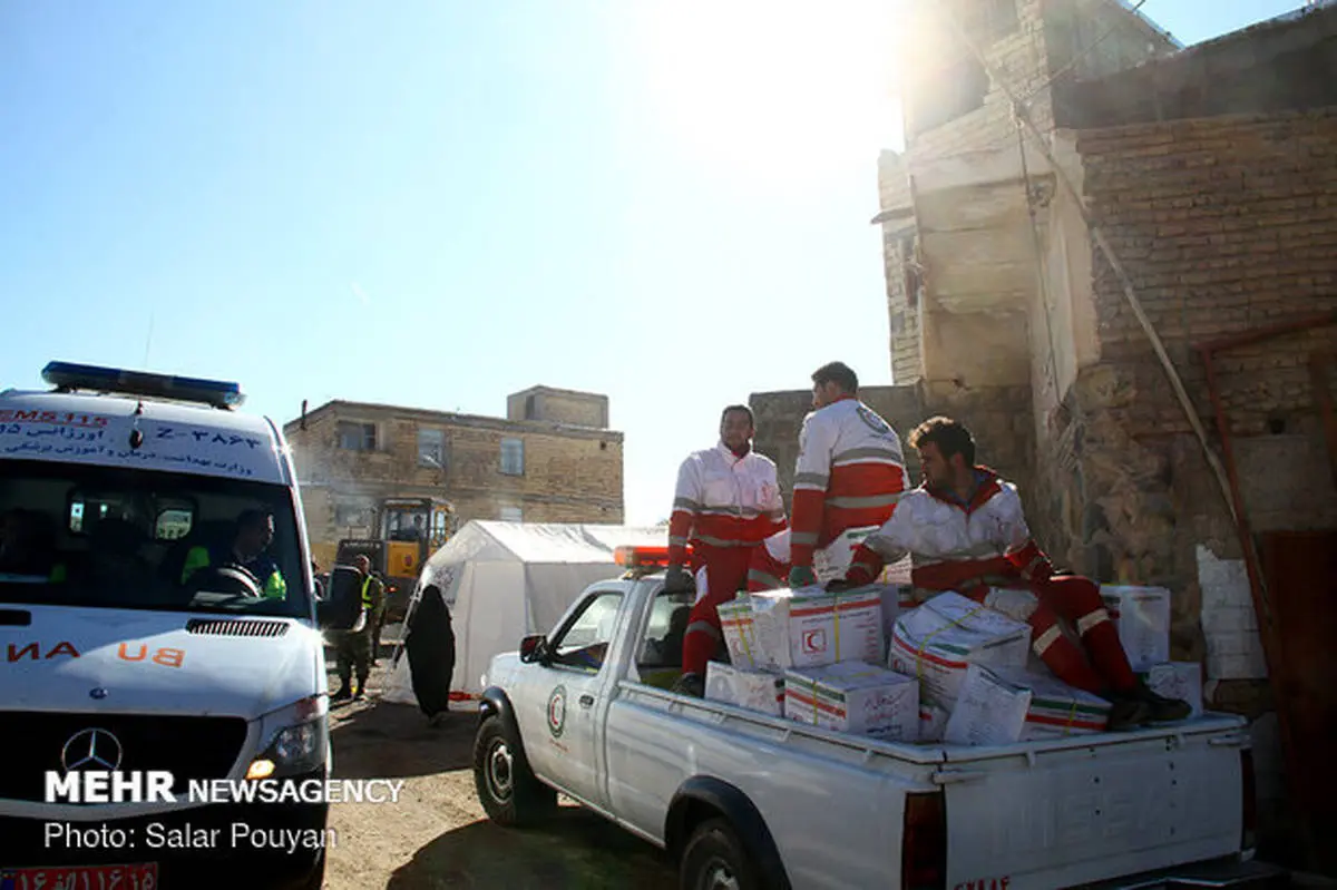 توزیع بیش از ۲ هزار و ۶۰۰ بسته غذایی میان زلزله‌زدگان آذربایجان