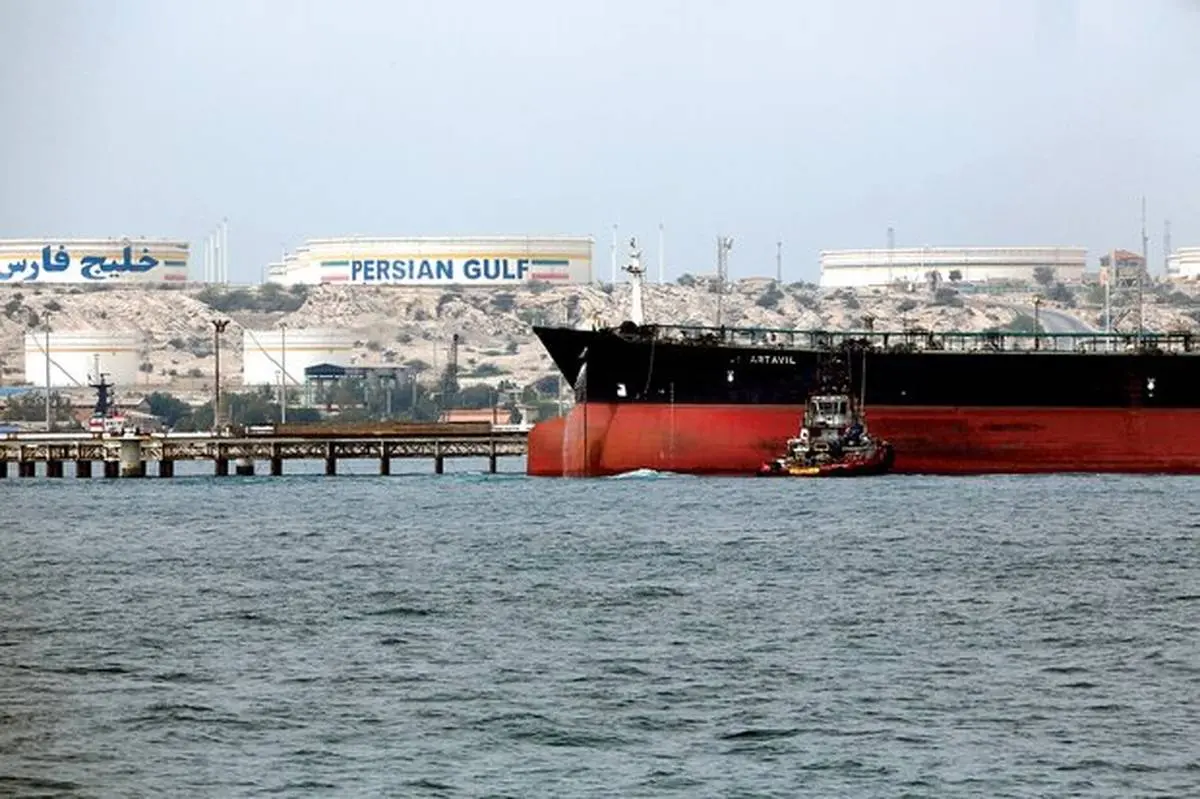 ​همتی: صادرات نفت ایران ادامه دارد

