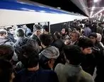 شکستن شیشه متروی تهران توسط مردم | فیلم شکستن شیشه مترو
