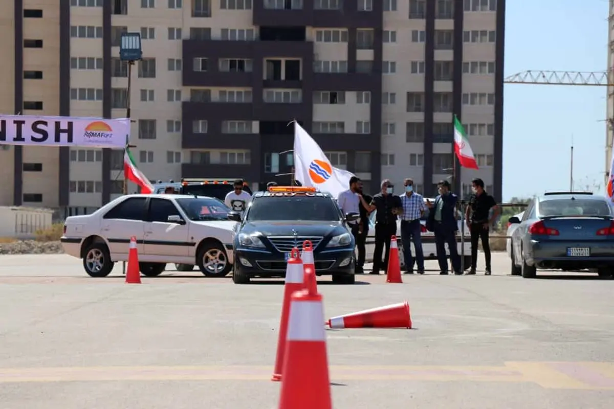 بازدید مدیرعامل سازمان منطقه آزاد قشم از مراحل آماده سازی پیست اتومبیلرانی مسابقات اسلالوم قشم