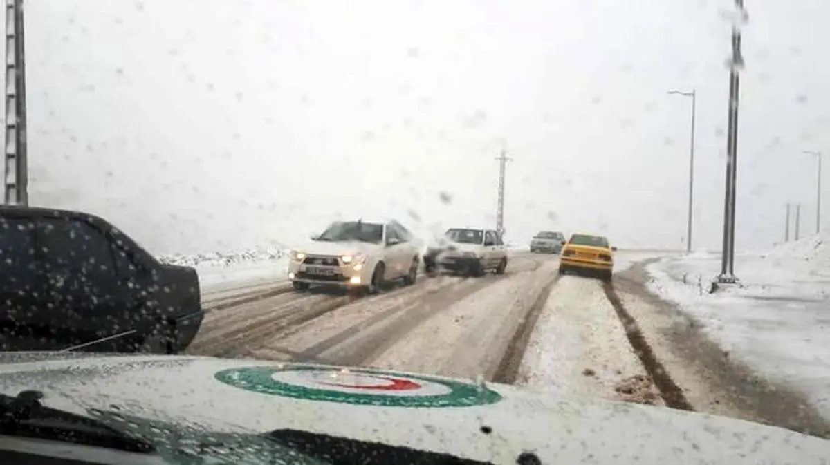 امدادرسانی هوایی به هموطنان درگیر برف در ۴ استان
