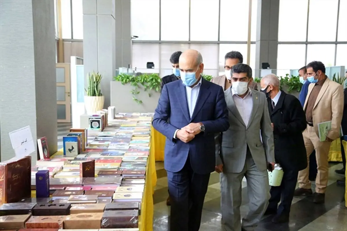 بازدید مدیرعامل بانک کشاورزی از نمایشگاه کتاب و نوشت افزار همزمان با دهه مبارک فجر