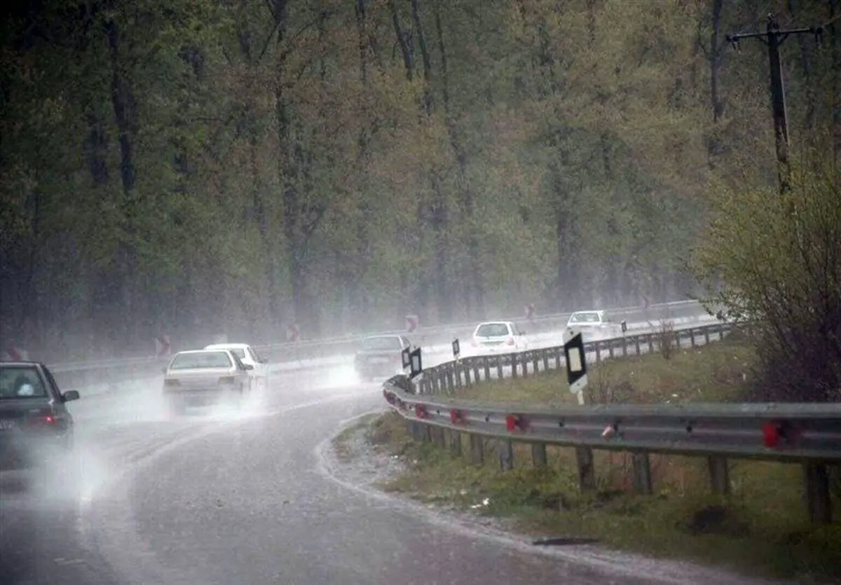 بررسی آخرین وضعیت راه‌های کشور  |  جاده های ۱۰ استان بارانی است