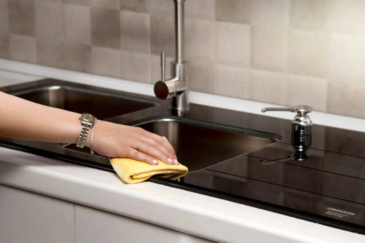 آموزش مرحله ای برای تمیز کردن سینک گرانیتی | با این روش ها دیگه نگران کثیفی سینک ظرفشویی نباش