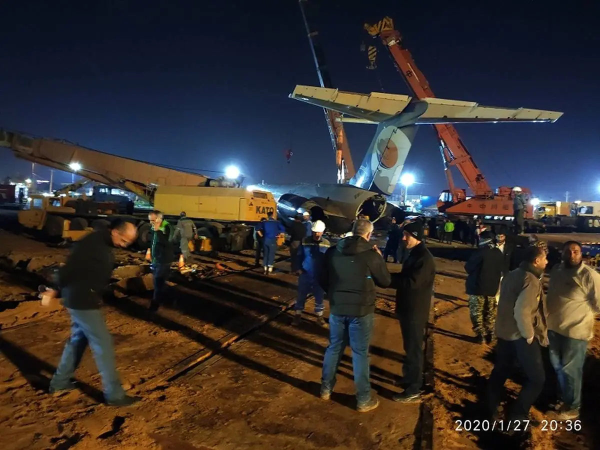 گوشه هایی از عملیات 22 ساعته انتقال هواپیمای حادثه دیده به فرودگاه بندرماهشهر + تصاویر
