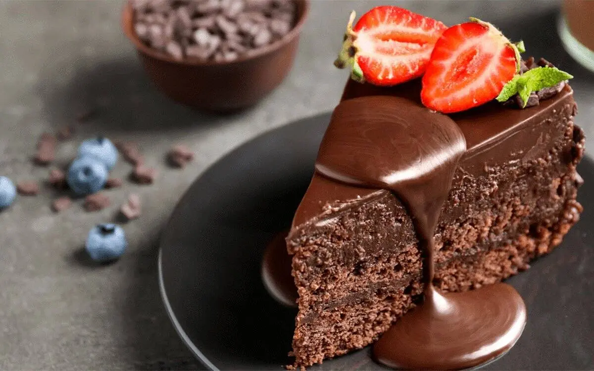 با این 6 روش کیک شکلاتی را مانند  قنادی ها تزئین کنید