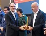 نشان ملی اقتصاد مقاومتی در دستان فولاد کاوه جنوب کیش