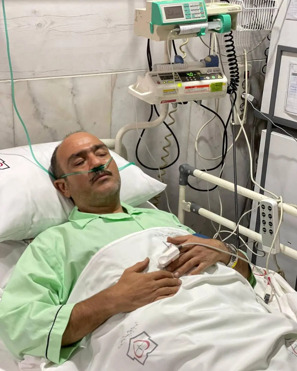 آخرین وضعیت مهران غفوریان از زبان همسرش | فیلم دردناک از مهران غفوریان روی تخت بیمارستان