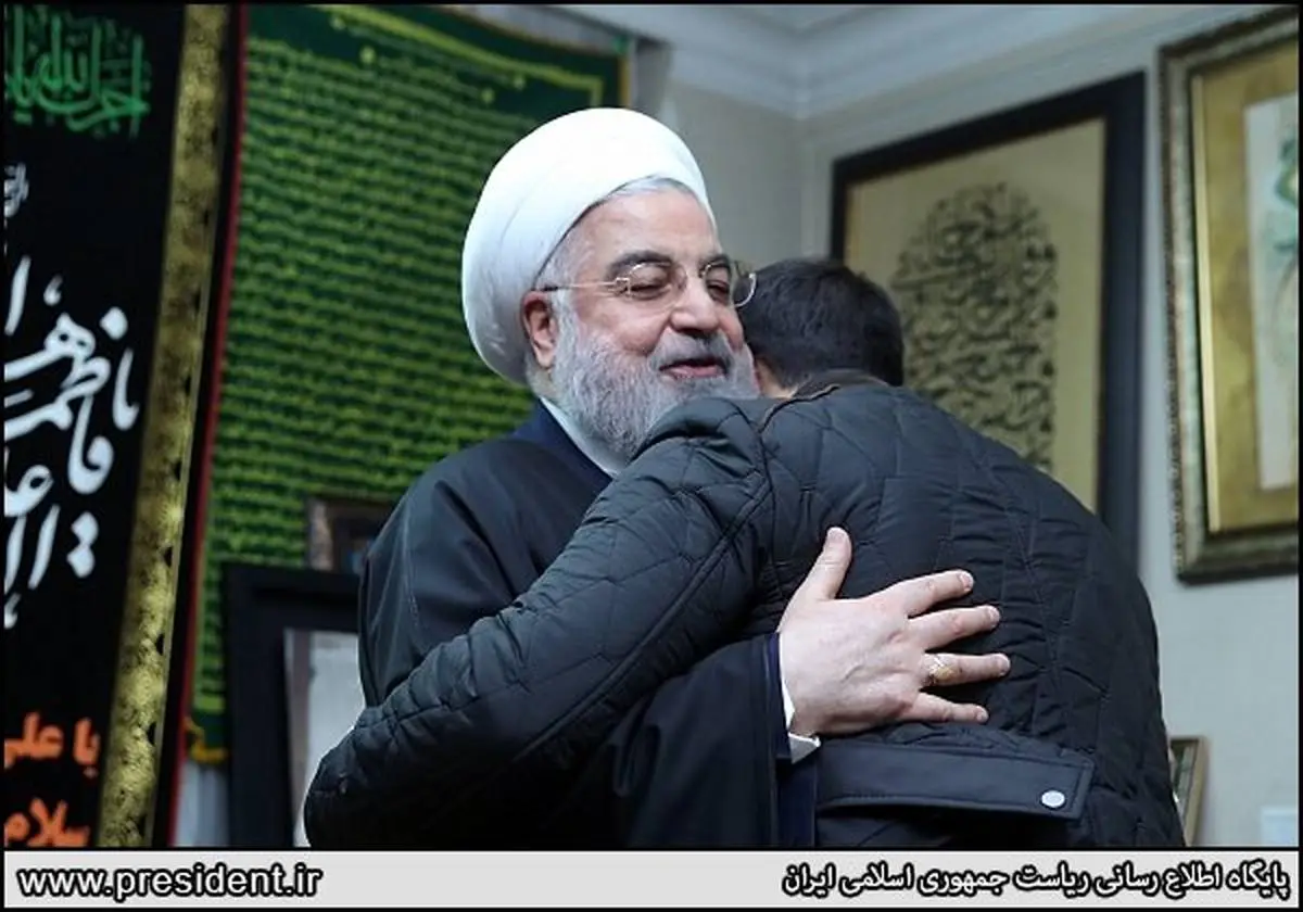 حضور روحانی در منزل سردار شهید سلیمانی /تسلیت به همسر و فرزندان حاج قاسم +عکس
