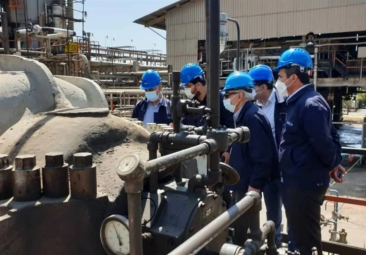 بازدید مدیرعامل شرکت نفت ایرانول از پروژه موم‌گیری پالایشگاه روغن‌سازی تهران
