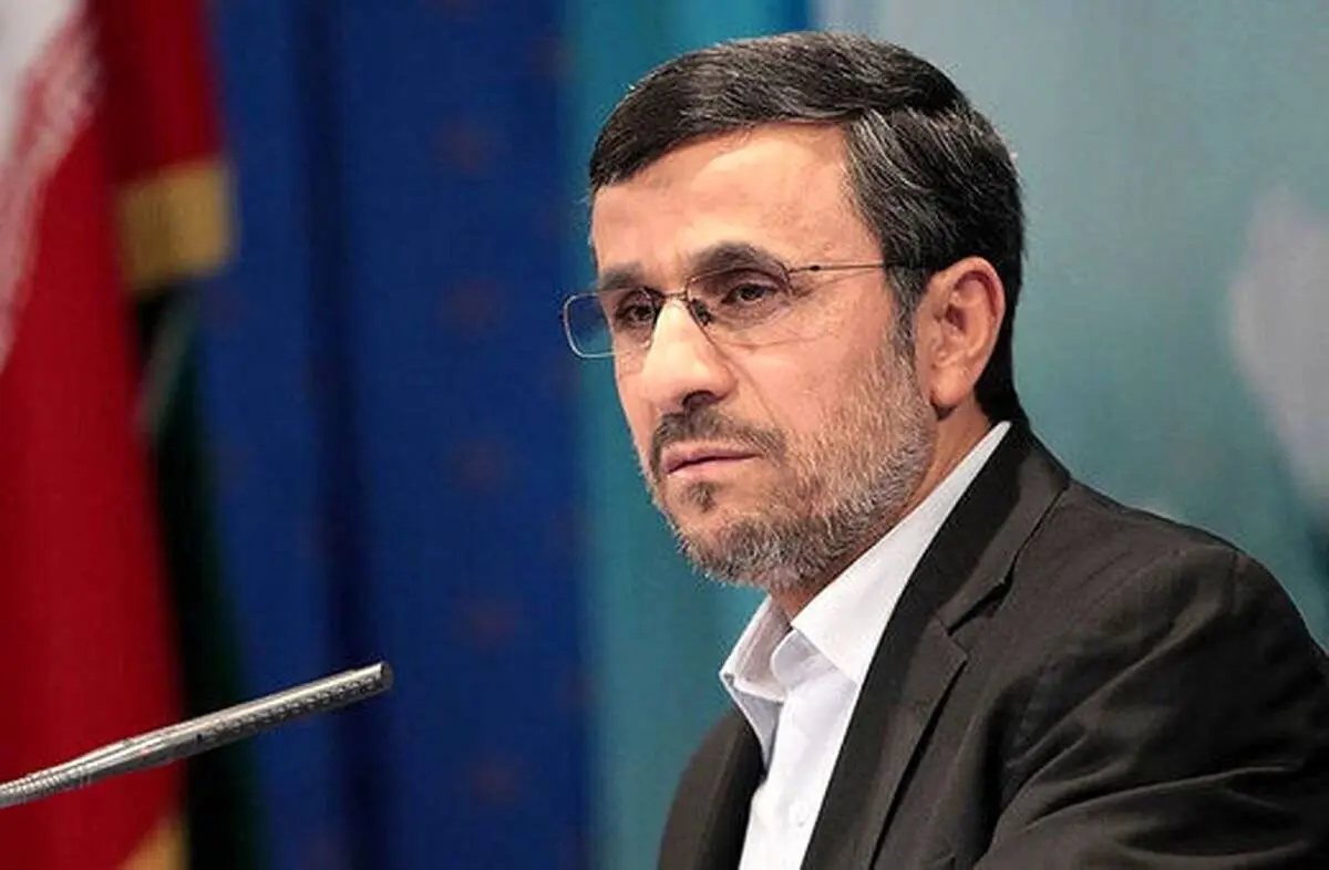 حضور احمدی نژاد در مراسم ترحیم رئیسی با پیراهن سفید / آیا احمدی نژاد منطقی دارد ؟