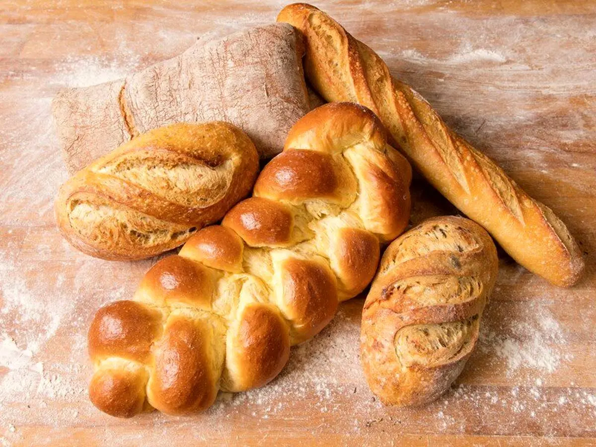 کالری نان‌ها |  هر کف دست نان چقدر کالری دارد؟