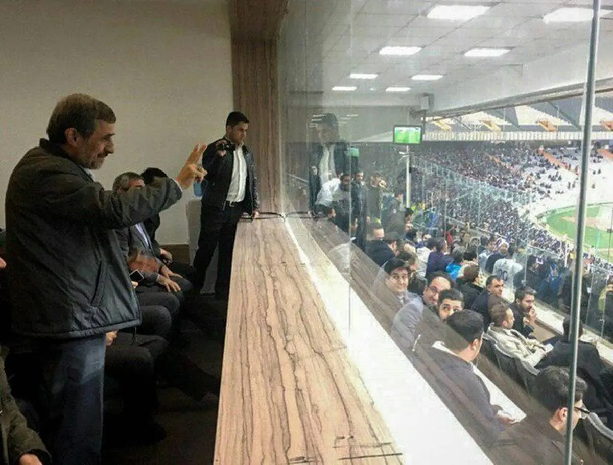 نظر احمدی نژاد در مورد بازی استقلال و العین + عکس