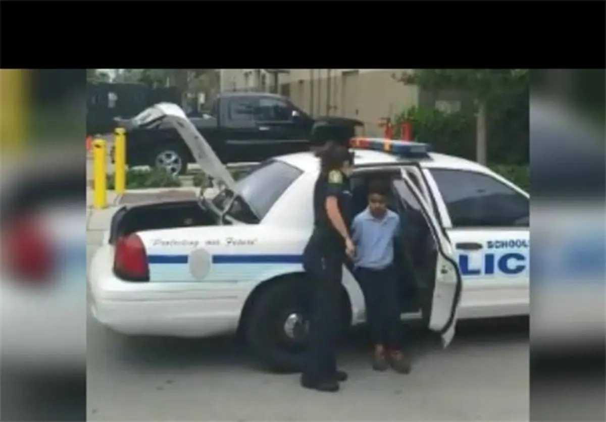پلیس آمریکا به کودک ۷ ساله دست‌بند زد! +عکس