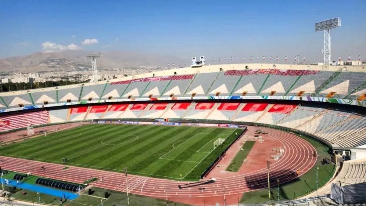 (ببینید) پیشرفته ترین روش آبیاری چمن در ورزشگاه آزادی تهران