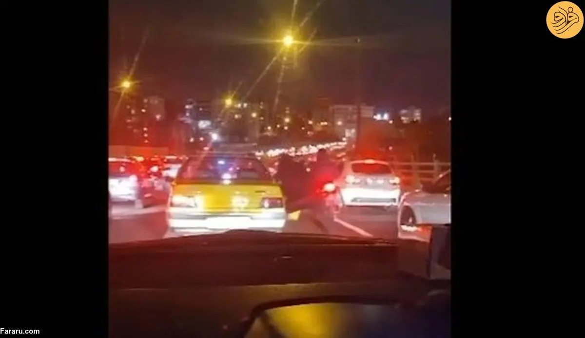(ویدئو) موبایل قاپی از داخل یک تاکسی در تهران