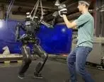 (ویدئو) یک شاهکار از رباتی که مشت می‌زند