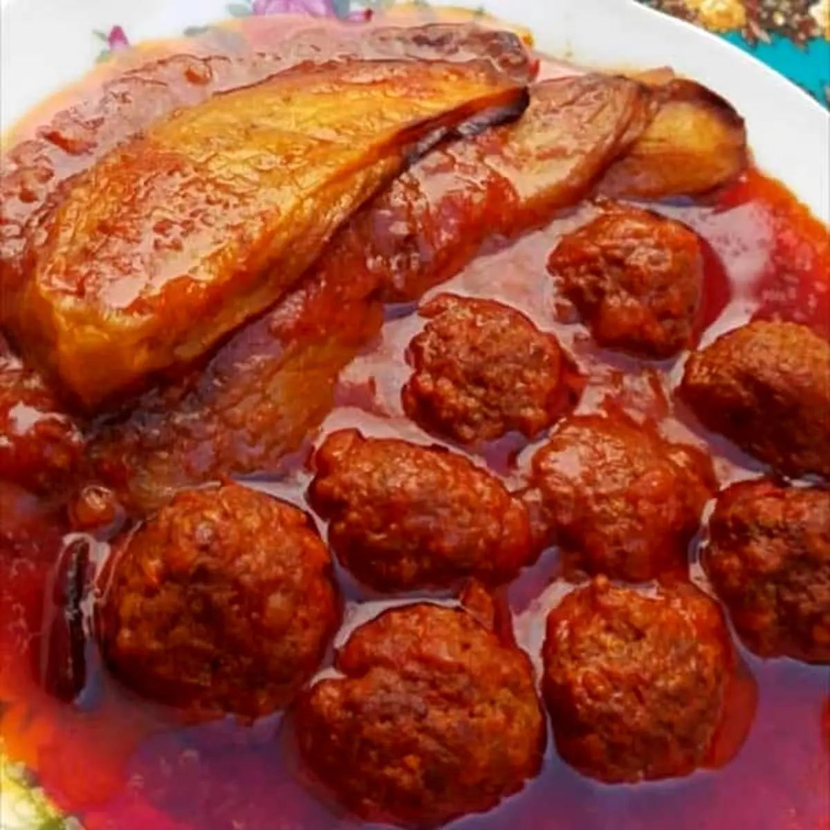 طرز تهیه متفاوت‌ترین خورش بادمجان مجلسی