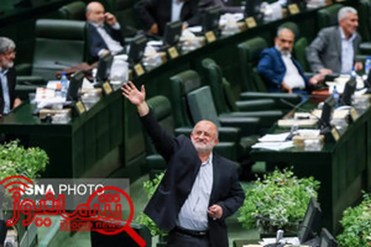 قاضی‌پور: به بی‌خاصیت کردن دفترچه‌های خدمات بیمه ایرانیان پایان دهید