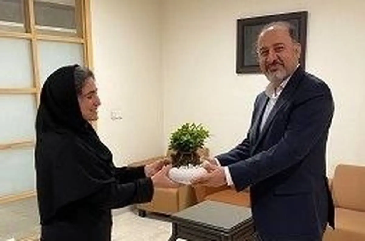 دیدار سرزدۀ مدیرعامل بیمه اتکایی ایرانیان از کارکنان به‌مناسبت روز زن

