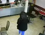 مادر 14 ساله نوزادش را با بند ناف در رستوران رها کرد!