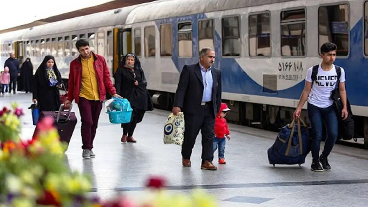 تعداد مسافران قطار‌های مشهد نصف شد