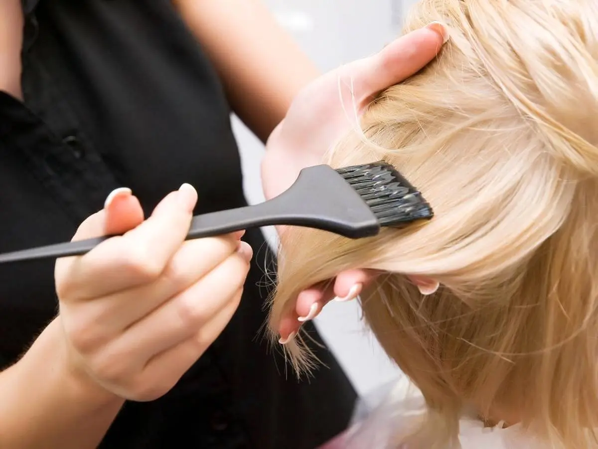 چند روش خانگی برای از بین بردن زردی مو بعد از دکلره و رنگ