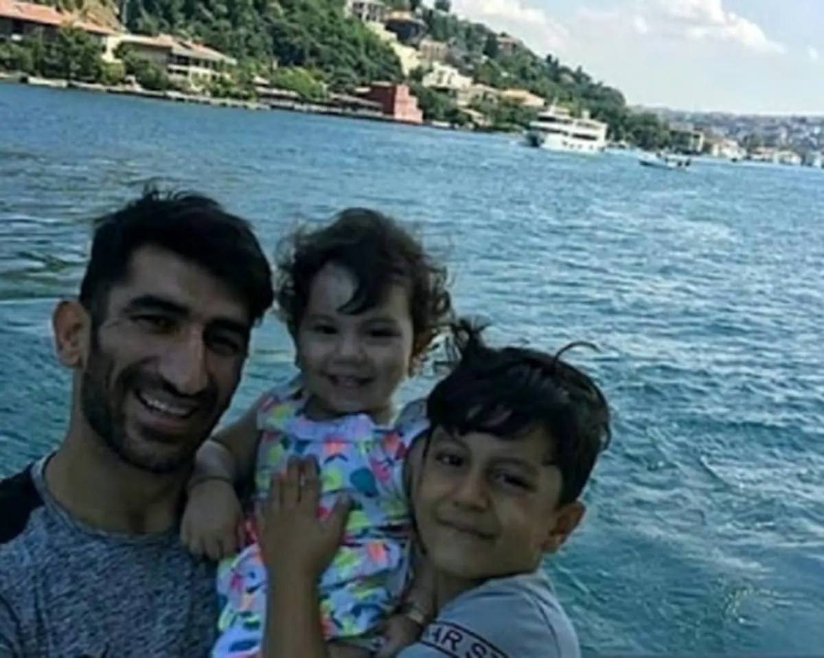 عکس خانوادگی بیرانوند در لب دریا | عکس پسر بیرانوند