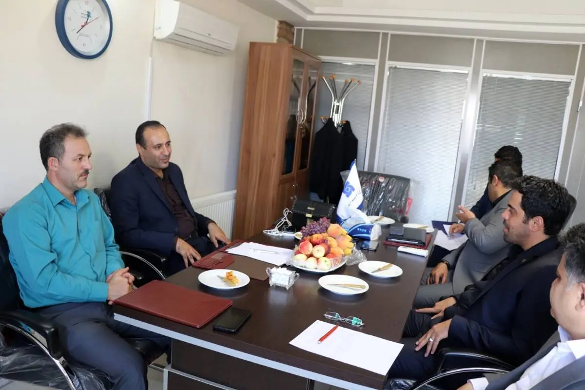  دیدار رئیس هیات مدیره بیمه سرمد با مدیران جمعیت هلال احمر استان همدان 