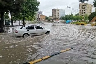 آب‌گرفتگی خیابان‌های شهر کرمانشاه ‌ | بارندگی سنگین در کرمانشاه+فیلم