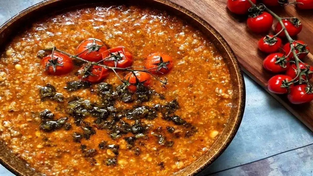 تو هوای پاییزی یک آش خوشمزه می چسبه | طرز تهیه آش ترش به روش گیلانی ها 