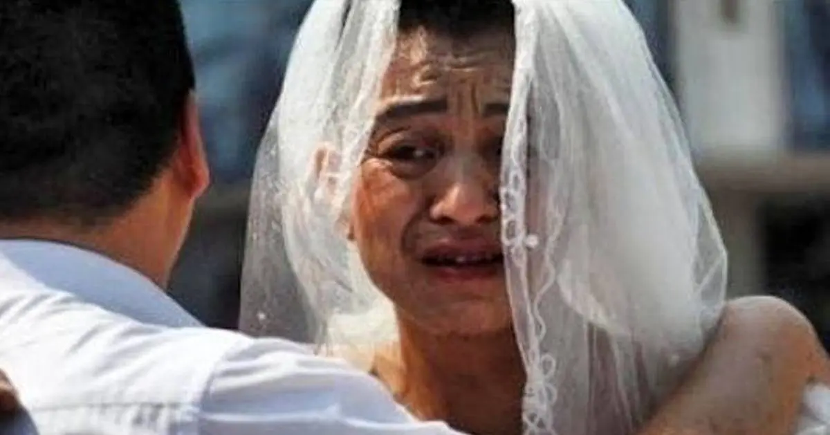 داستان تأثیرگذار مرد چینی که هر روز لباس عروس می‌پوشید