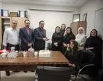 قدردانی نمایندگان از همکار شعبه آزادی