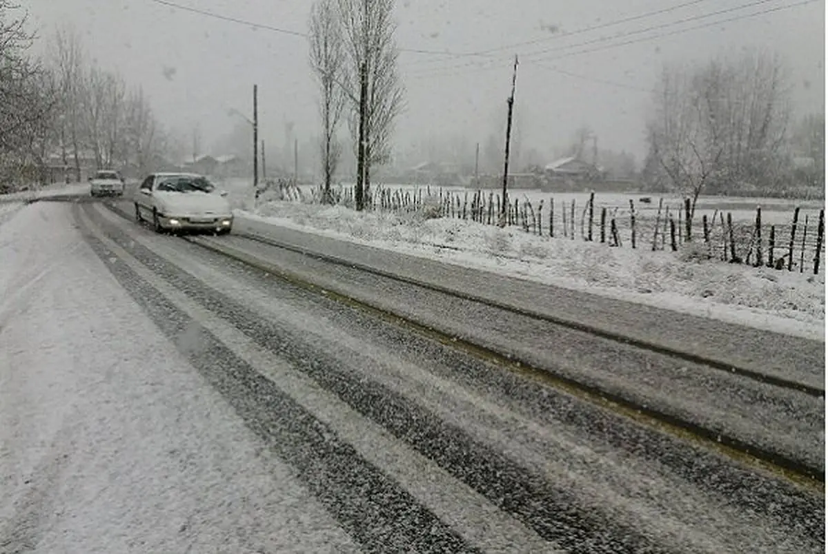 بارش برف در گیلان به یک متر رسید
