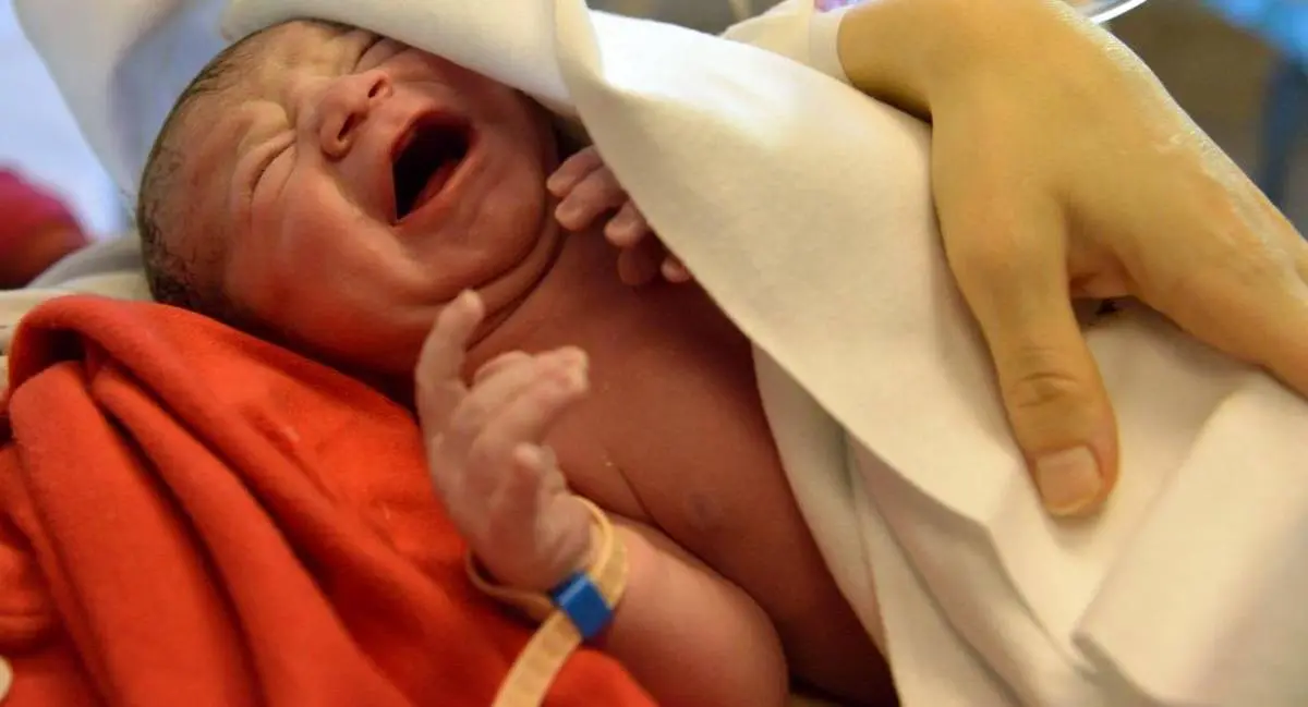 تولد نوزاد 92 روز بعد از به کما رفتن مادر + فیلم