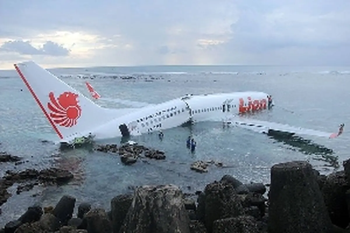 سقوط وحستناک هواپیمای مسافربری در اندونزی + جزئیات