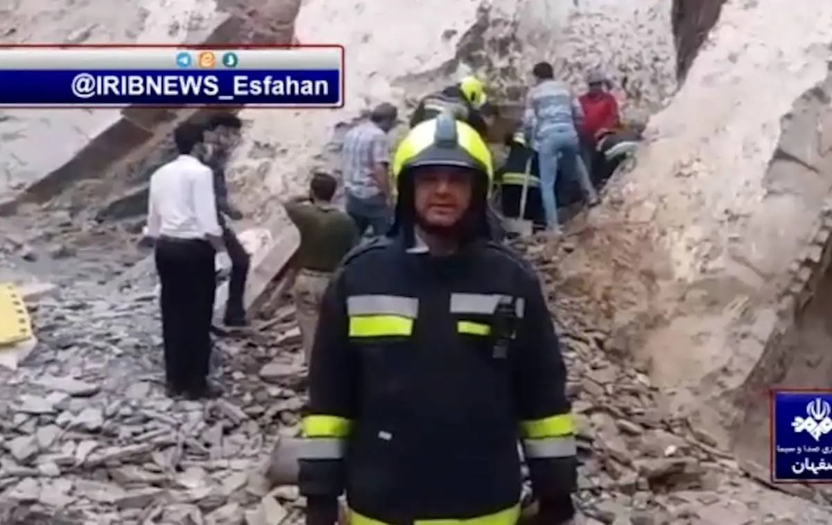 نجات جان دو مرد در آوار اصفهان همه را متعجب کرد! + ویدئو