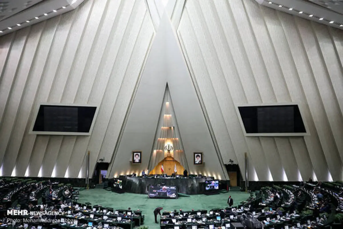 خطر ظهور احمدی‌نژاد‌هایِ جدید در مجلس