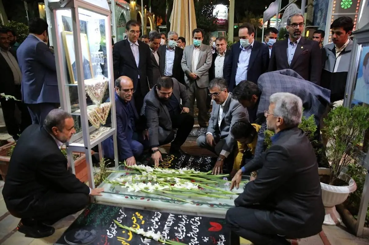 دکتر فرزین در آغاز سفر به استان کرمان؛ مزار شهید سلیمانی و گلزار شهدا را زیارت کرد