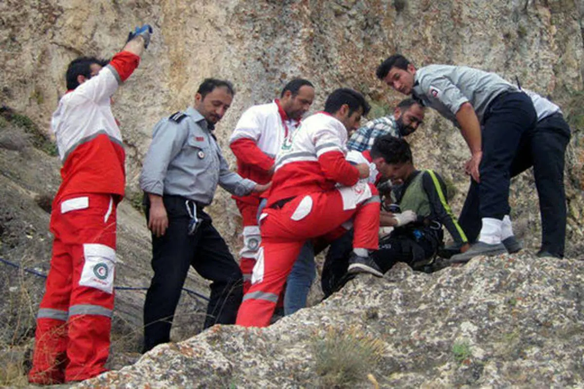 جزئیات سقوط زوج کوهنورد از کوه‌های چهارمحال و بختیاری