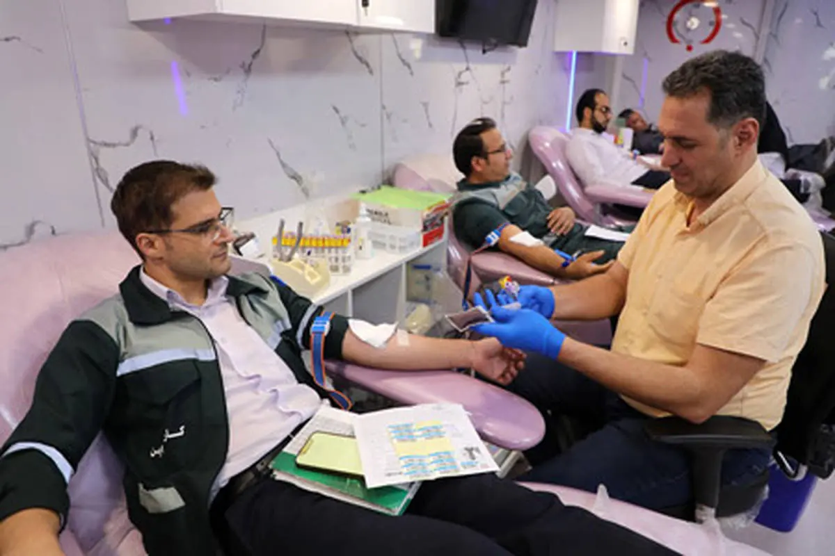 استقبال گسترده کارکنان فولاد آلیاژی ایران از برنامه اهدای خون