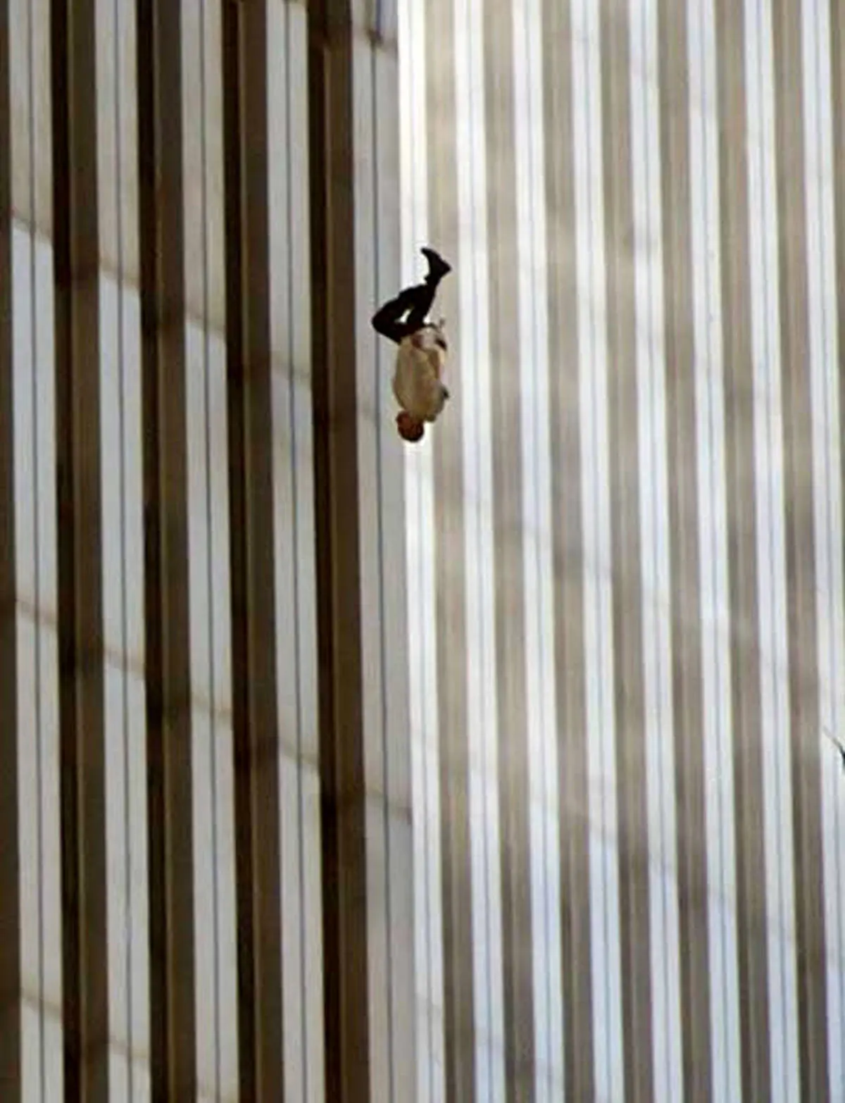 فیلم و عکس های دیده نشده از سقوط زن سوئیسی از برج کامرانیه
