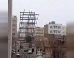 سقوط اسکلت ساختمان در مشهد حادثه ساز شد + فیلم
